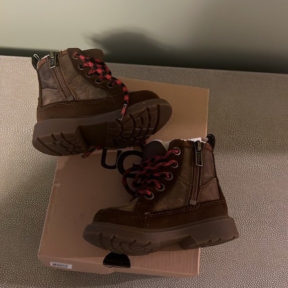 Ugg Robley Waterproof Boots - Picture 3 of 5